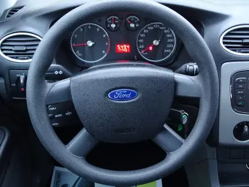 FORD FOCUS 1.4 MPI 2010