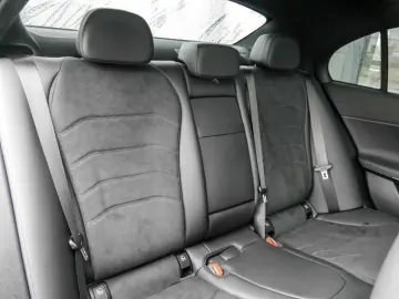 E 300 de 4M AMG-Sport Pano AHK Burm Dist Keyl 19