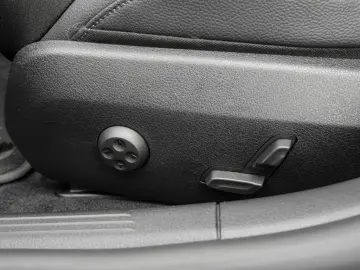 E 300 de 4M AMG-Sport Pano AHK Burm Dist Keyl 19