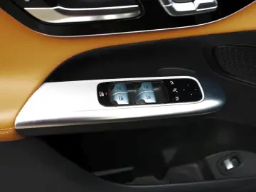 GLC 220 d 4M AMG MBUX Navi Distronic 360