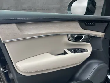 XC90 T8 AWD Plus Dark Plug-In 360