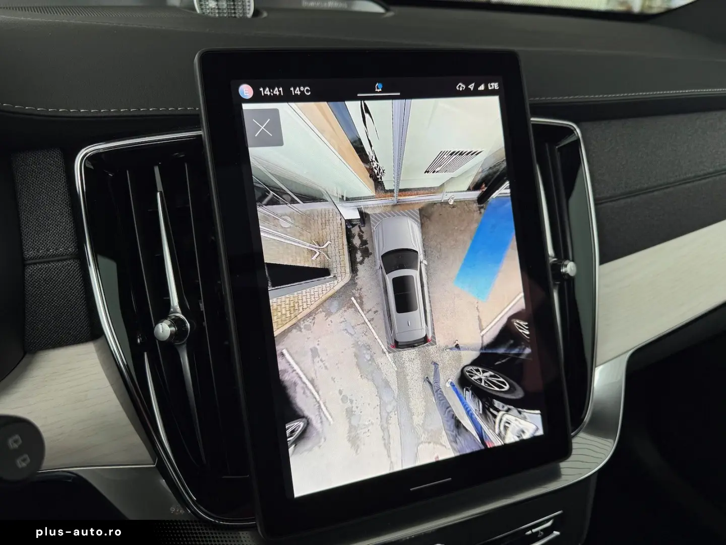 XC90 T8 Ultra Dark BOWERS 360