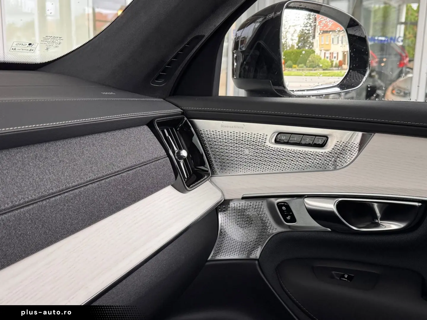 XC90 T8 Ultra Dark BOWERS 360