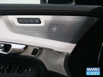 XC90 T8 AWD Ultra Dark BOWERS 360 AirSusp TowHook