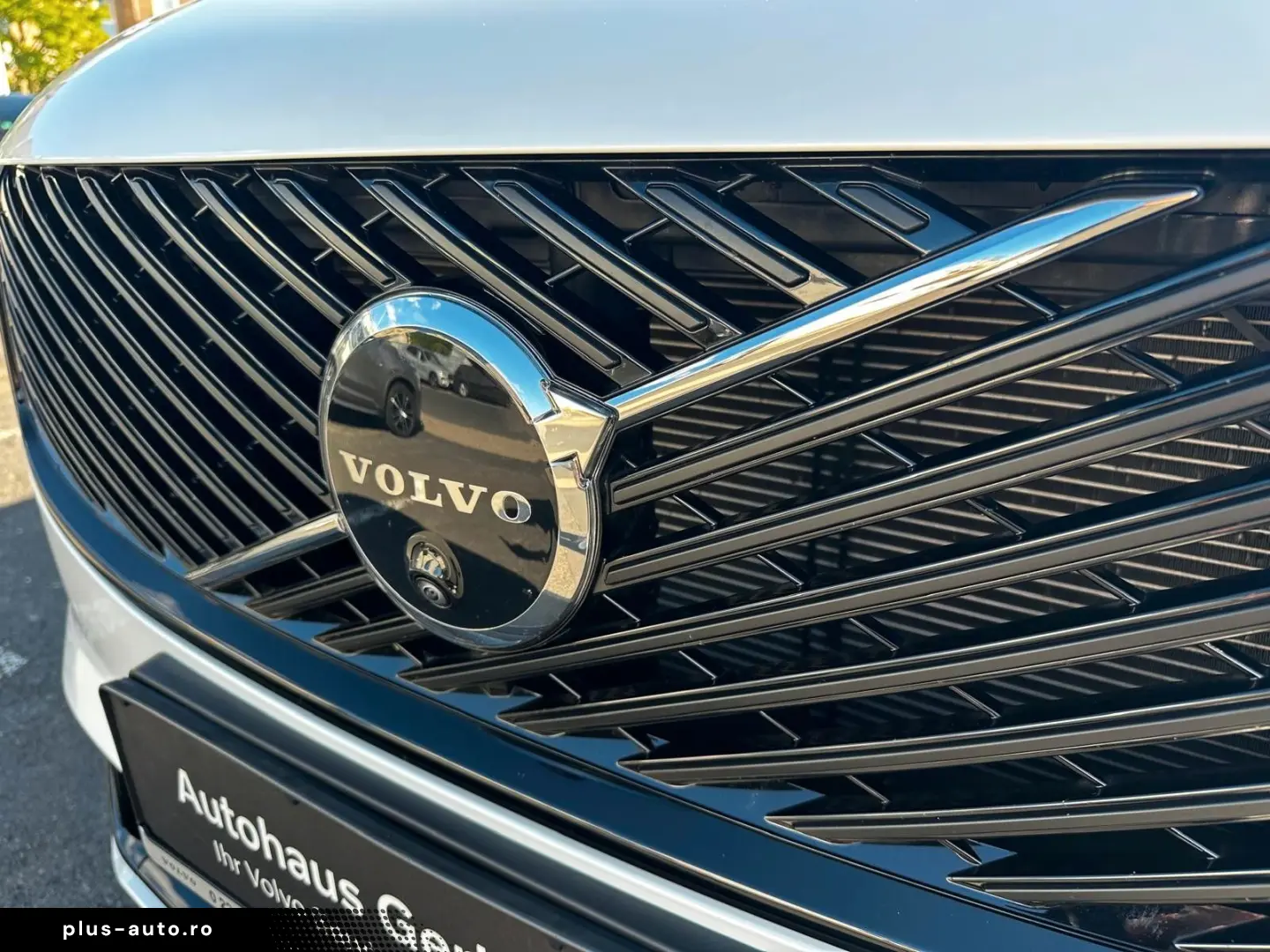 XC90 T8 PlusDark FaceLift7-Sitzer Pano360 Luftfa