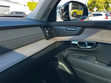 XC90 T8 PlusDark FaceLift7-Sitzer Pano360 Luftfa