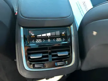 XC90 T8 PlusDark FaceLift7-Sitzer Pano360 Luftfa