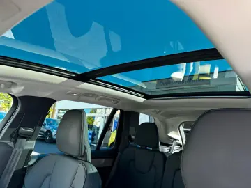 XC90 T8 PlusDark FaceLift7-Sitzer Pano360 Luftfa