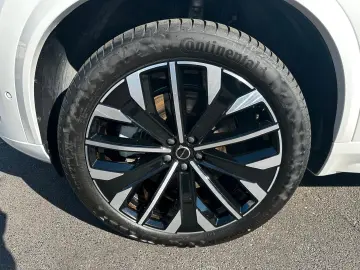 XC90 T8 PlusDark FaceLift7-Sitzer Pano360 Luftfa