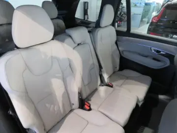 XC90 T8 AWD Plus Dark 7-Sitzer 360Grad Seiten- u