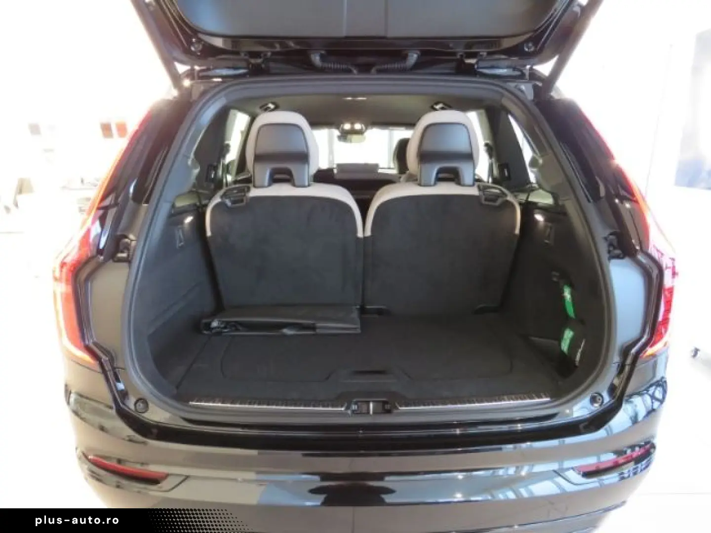 XC90 T8 AWD Plus Dark 7-Sitzer 360Grad Seiten- u