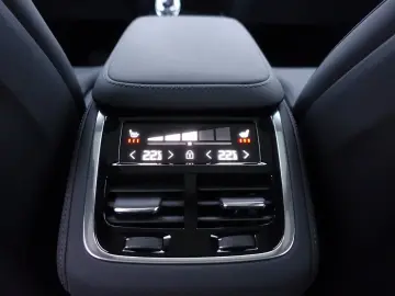 XC90 Plus Dark T8 AWD Plug-inHybrid Pano H&K 360