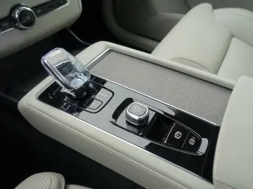 XC90 Plus T8 AWD Plug-in Hybrid Pano H&K 360