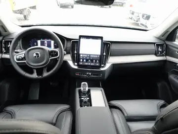 XC90 Plus T8 AWD Plug-in Hybrid AirSusp TowHook 360