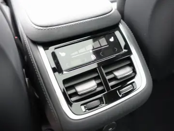 XC90 Plus T8 AWD Plug-in Hybrid AirSusp TowHook 360