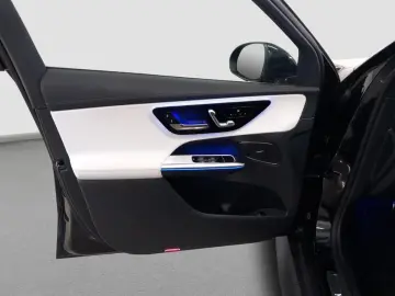 GLC 200 4M AMG AHK Pano-Dach Distronic 360