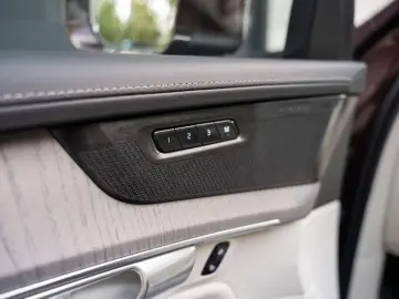 XC90 2.0 T8 AWD Plus Bright AirSusp Ventilation 360