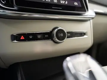 XC90 2.0 T8 AWD Plus Bright AirSusp Ventilation 360