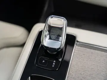 XC90 2.0 T8 AWD Plus Bright AirSusp Ventilation 360