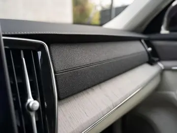 XC90 2.0 T8 AWD Plus Bright AirSusp Ventilation 360