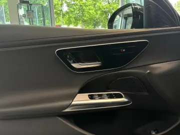 E 200 AVANTGARDE PANO DISTRO 19  KEYLESS CARPLAY