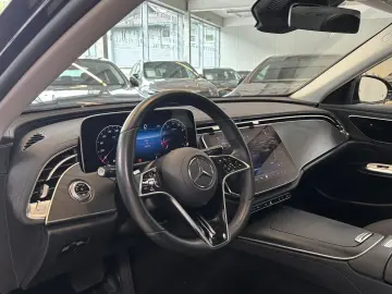 E 200 AVANTGARDE PANO DISTRO 19  KEYLESS CARPLAY