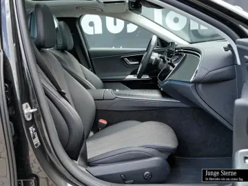 E 220 d AVANTGARDE ADV PANO DISTRO KAM TOTW 19''