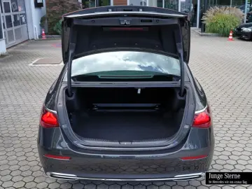 E 220 d AVANTGARDE ADV PANO DISTRO KAM TOTW 19''