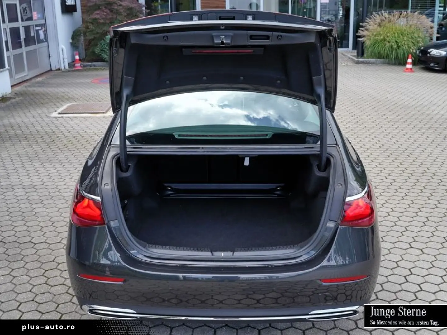 E 220 d AVANTGARDE ADV PANO DISTRO KAM TOTW 19''