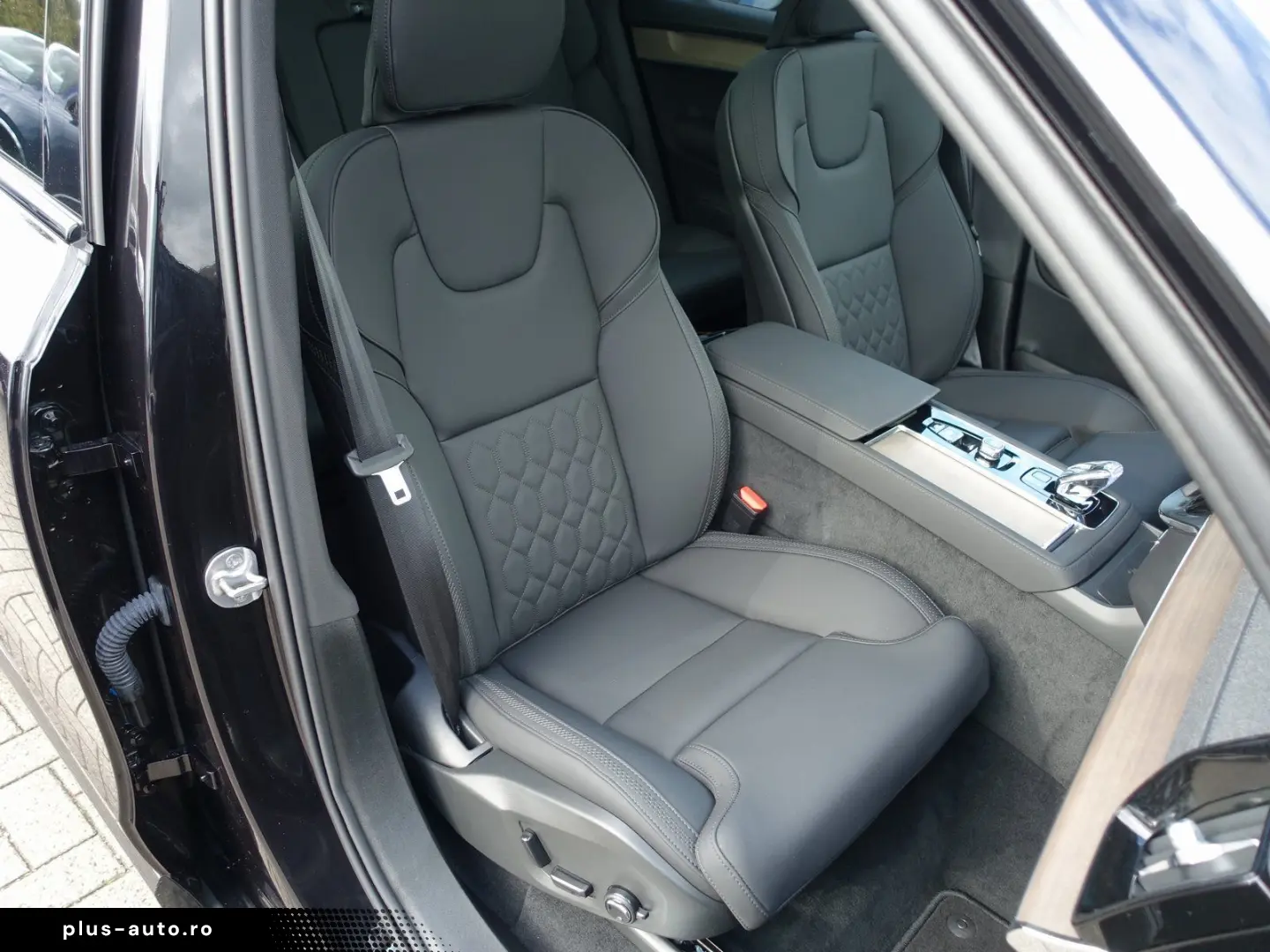 XC90 Plus Dark T8 AWD Plug-in LUFT PANO 360