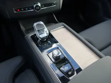 XC90 Plus Dark T8 AWD Plug-in LUFT PANO 360