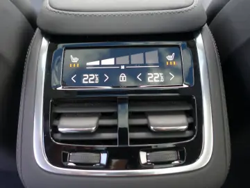 XC90 Plus Dark T8 AWD Plug-in LUFT PANO 360