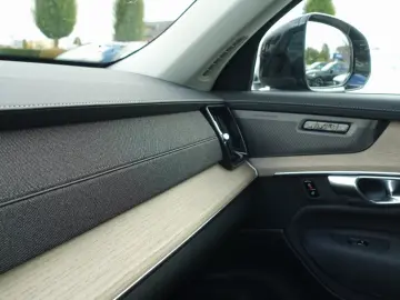 XC90 Plus Dark T8 AWD Plug-in LUFT PANO 360