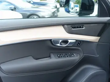 XC90 Plus Dark T8 AWD Plug-in LUFT PANO 360