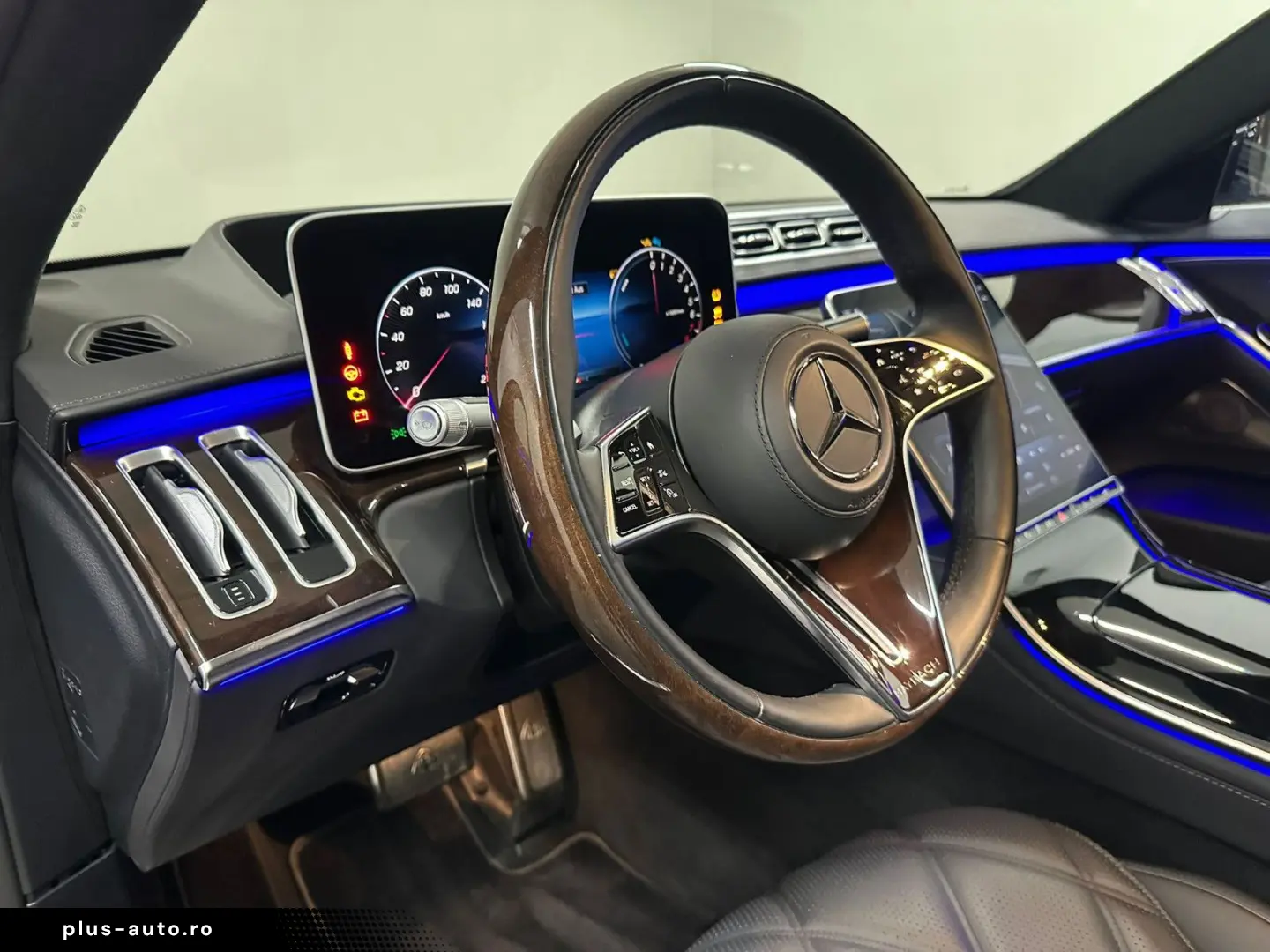 S 580 e MAYBACH  BUR 3D FOND ENTERTAINMENT