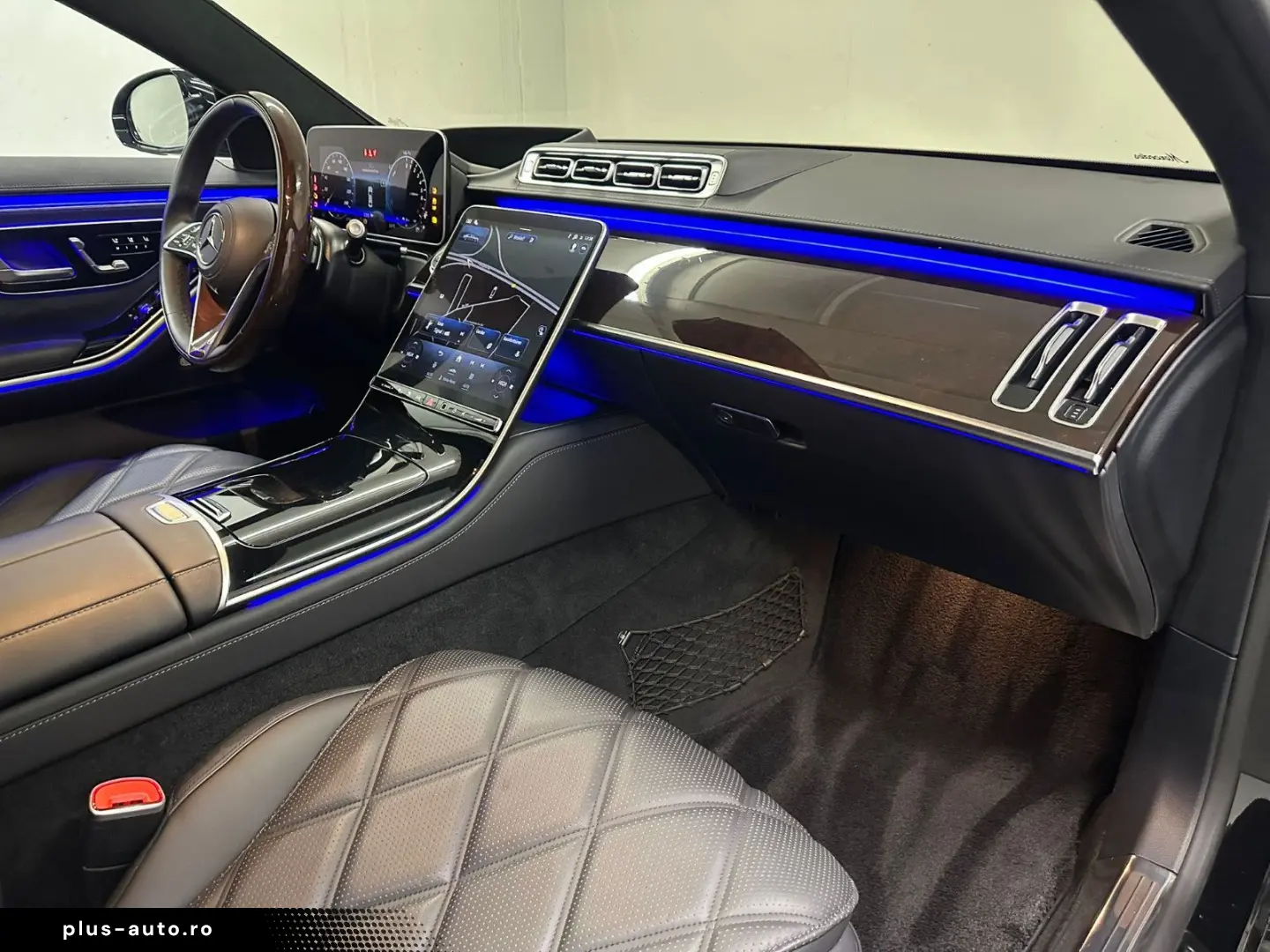 S 580 e MAYBACH  BUR 3D FOND ENTERTAINMENT