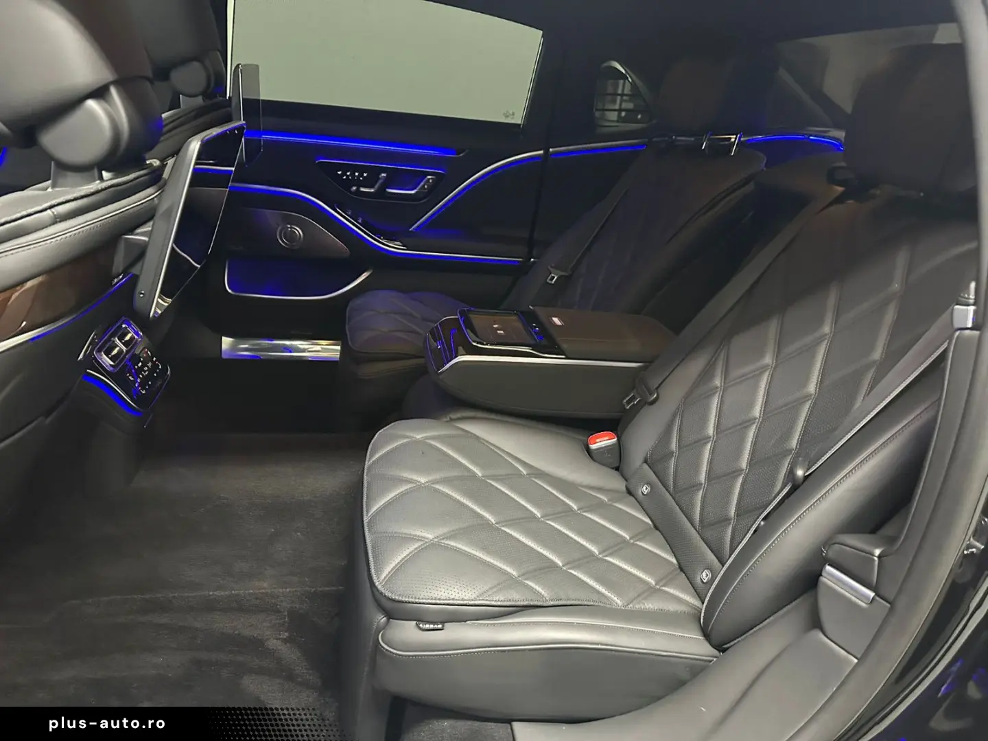 S 580 e MAYBACH  BUR 3D FOND ENTERTAINMENT