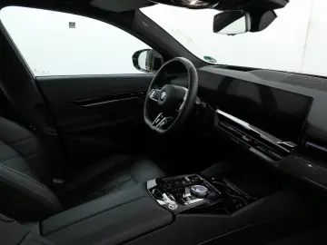 520i Limousine M Sport ACC H-K PANO HuD 4-ZK QI