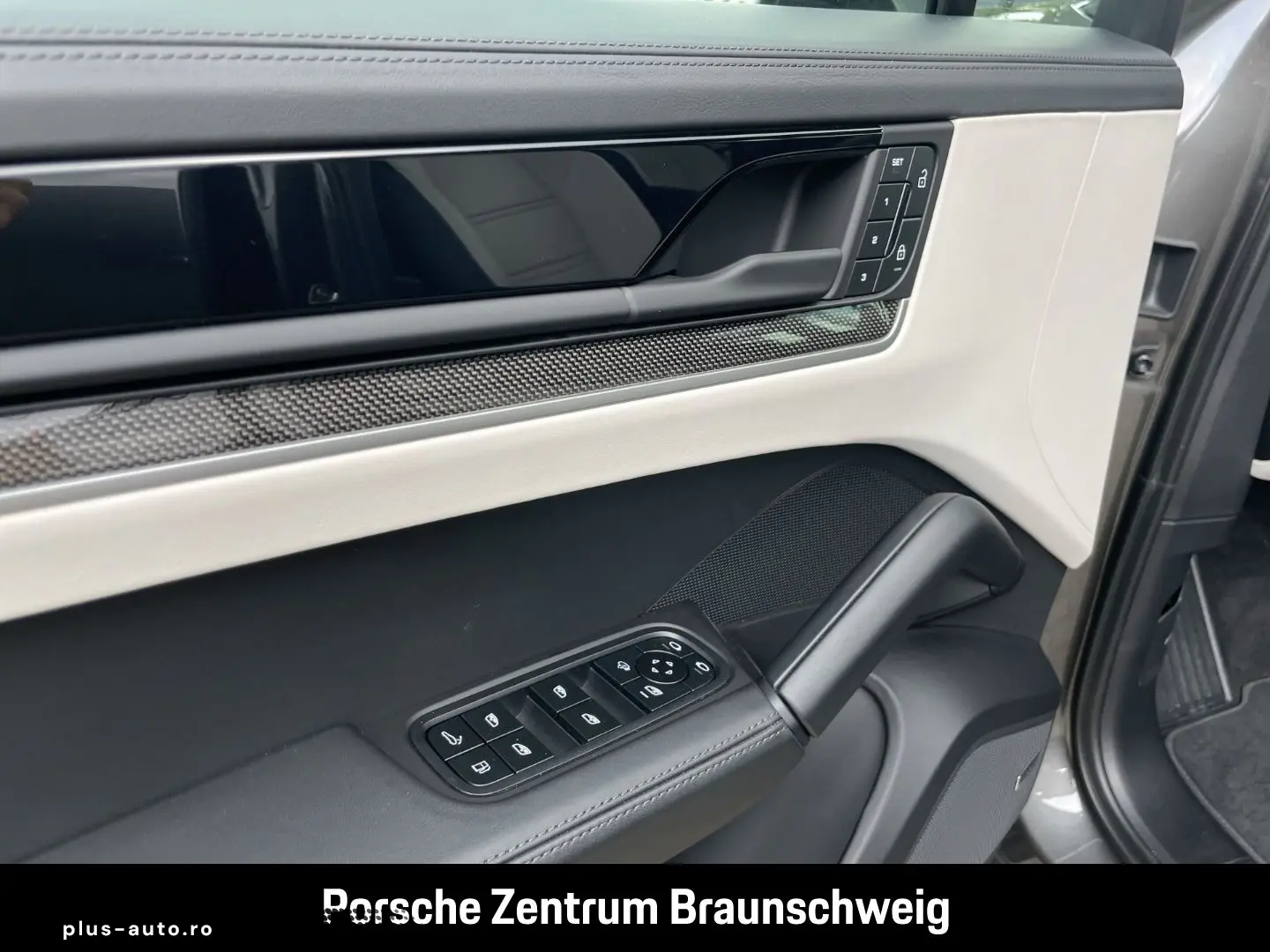 Cayenne E-Hybrid BOSE LED-Matrix  Panoramadach