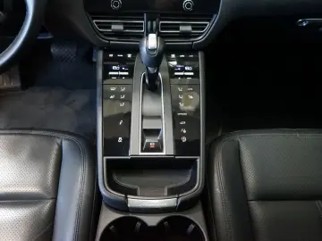 Macan S Facelift Pano AHK Sport-Chrono SHZ Leder