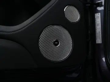 Bentayga EWB Mulliner V8