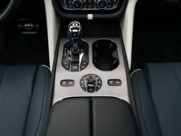 Bentayga EWB Mulliner V8