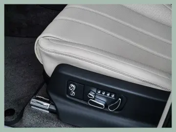 Bentayga V8 Azure    BENTLEY DÜSSELDORF