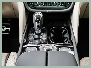 Bentayga V8 Azure    BENTLEY DÜSSELDORF