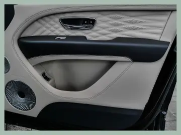 Bentayga V8 Azure    BENTLEY DÜSSELDORF