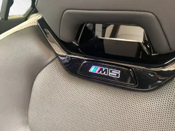 M5 Limousine Individuallack Sepia M-Drivers-Pack