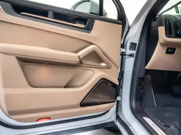 Porsche Cayenne Masaj E-Hybrid Burmester SportDesign