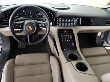 Taycan Cross Turismo 4 Turbo S Aero HUD Pano