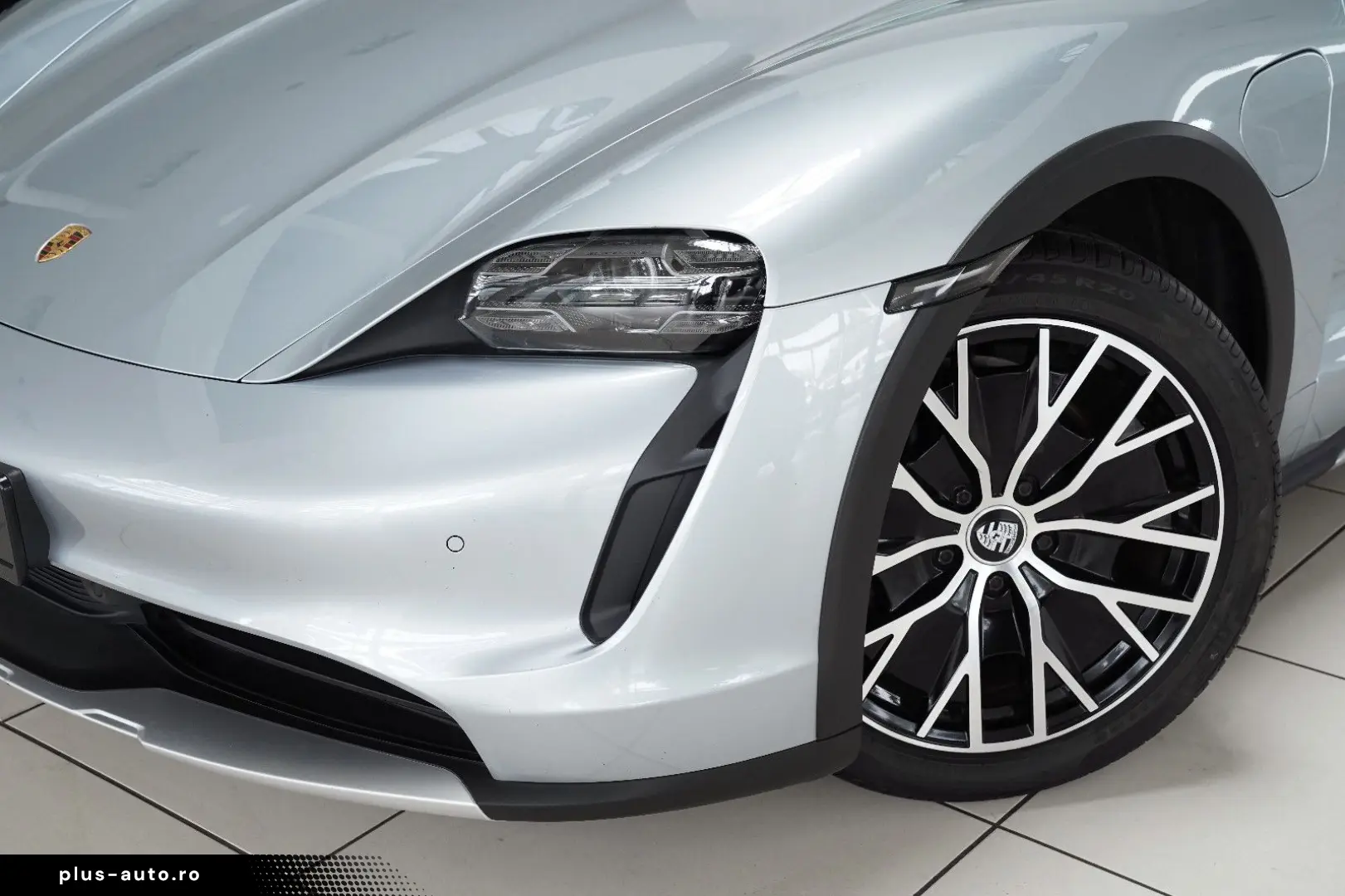 Taycan Cross Turismo 4 Turbo S Aero HUD Pano