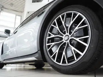 Taycan Cross Turismo 4 Turbo S Aero HUD Pano